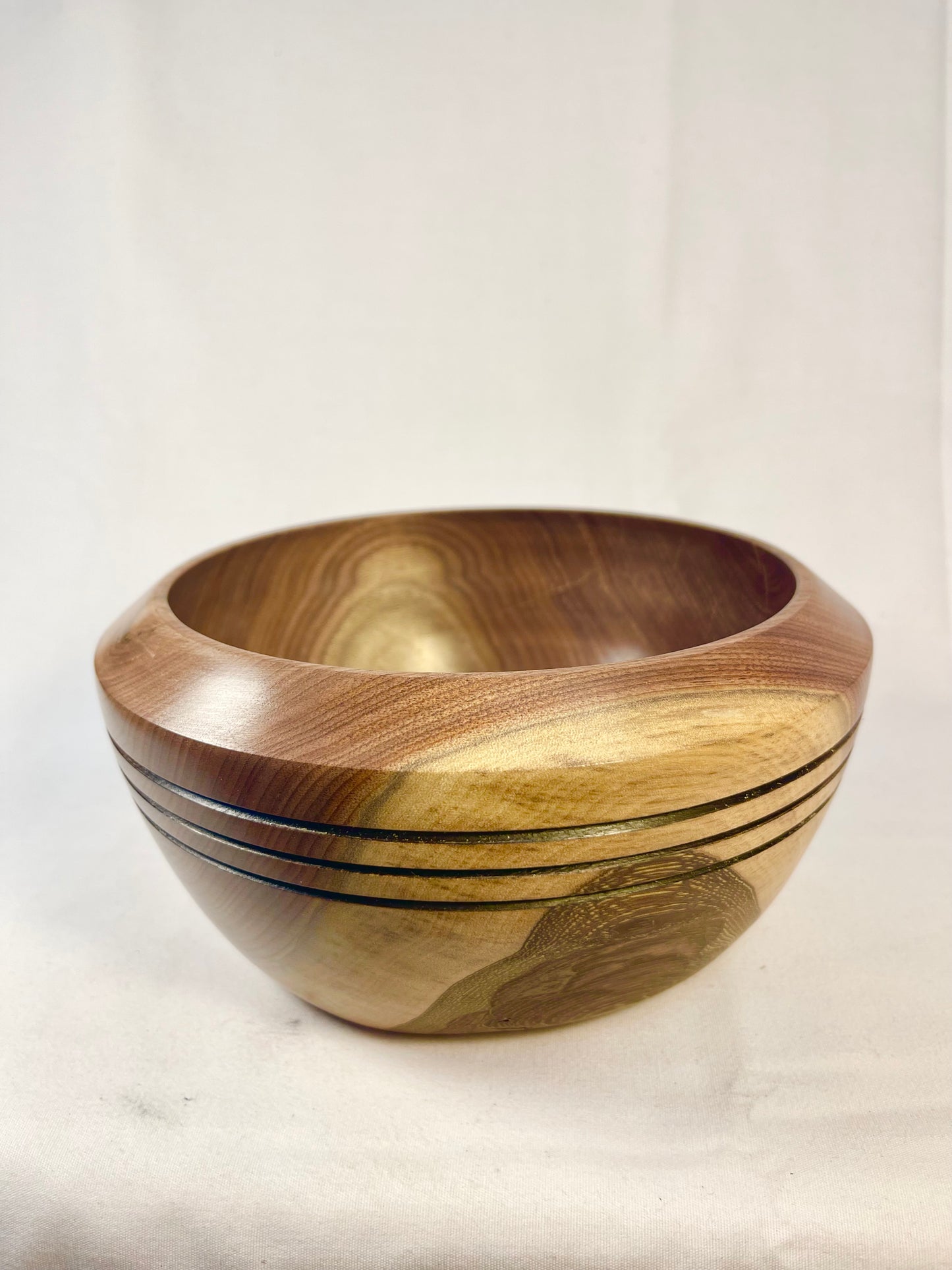 Midsize Bowl - Walnut